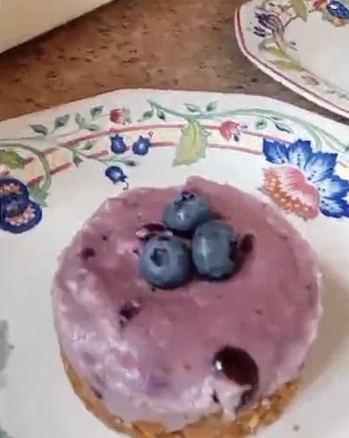 Blueberry cheesecake porridge